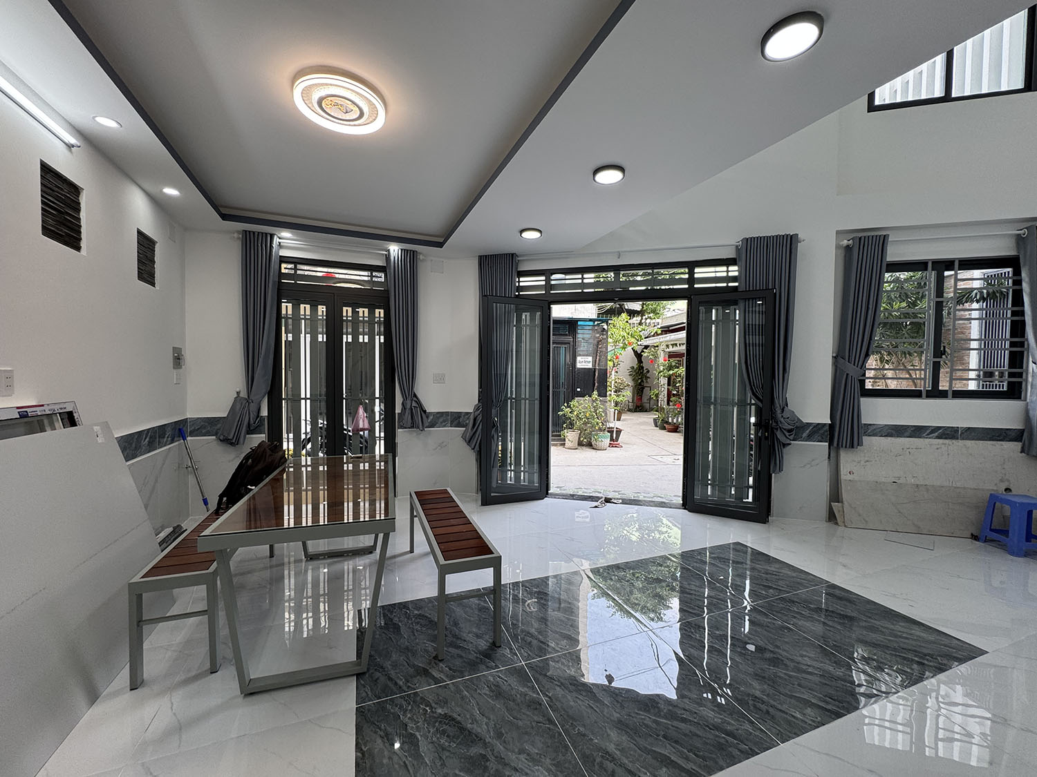 Chính thức mở bán biệt thự mini 3 lầu HXH VF5 khu cao cấp Hoàng Diệu - Trước nhà có sân đỗ ôtô